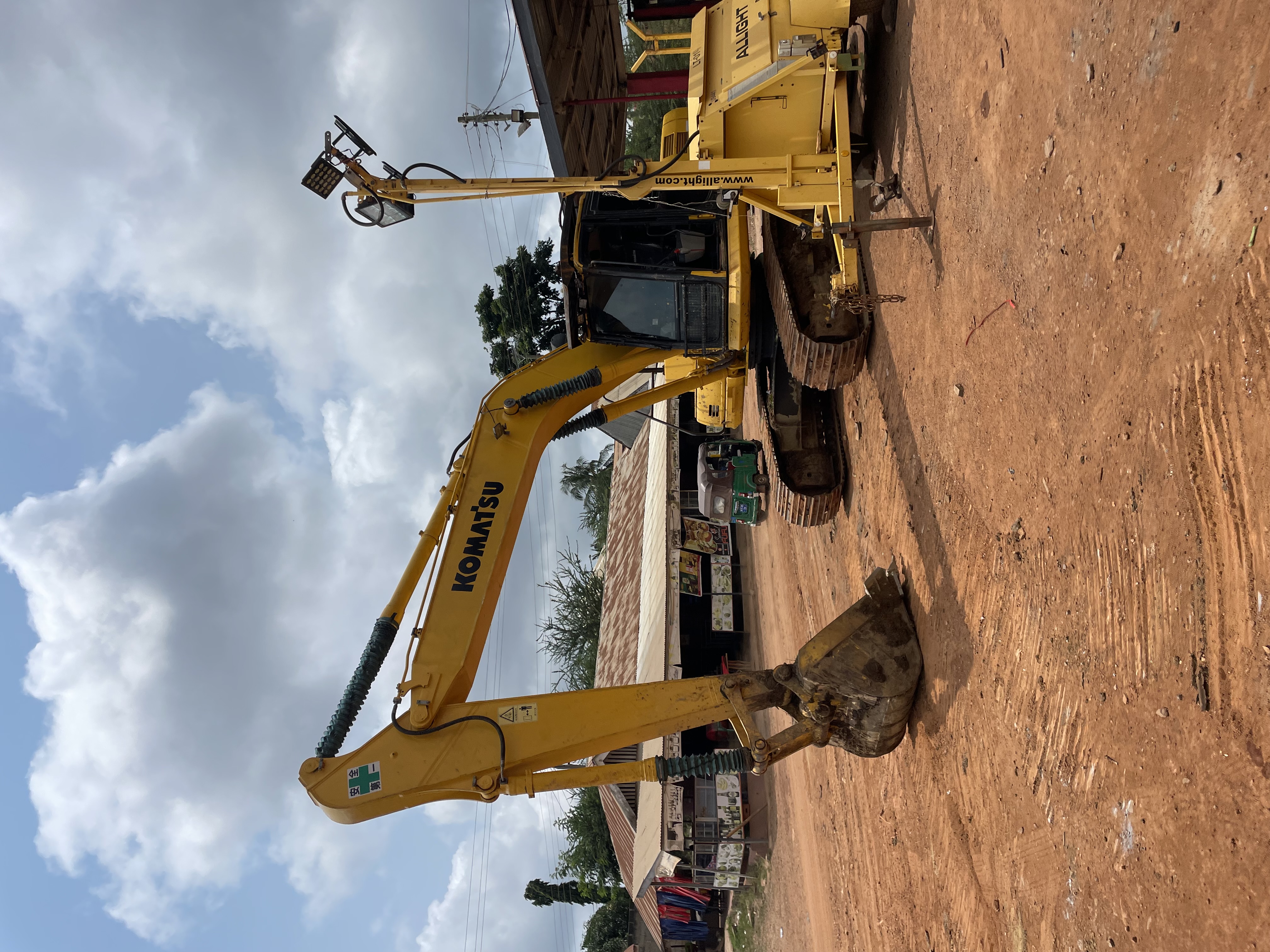 Komatsu Excavator PC220 thumbnail 3