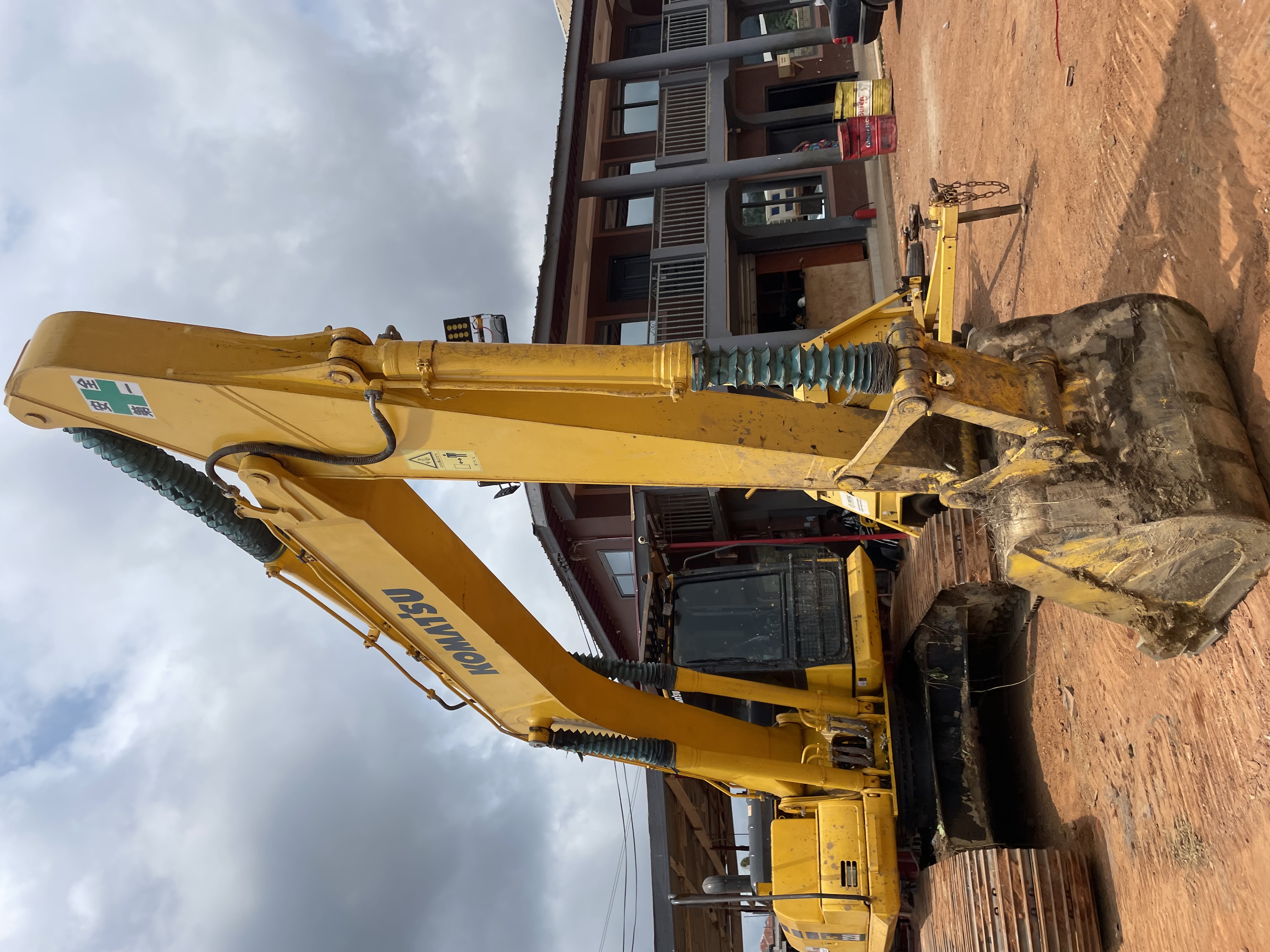 Komatsu Excavator PC220 thumbnail 2