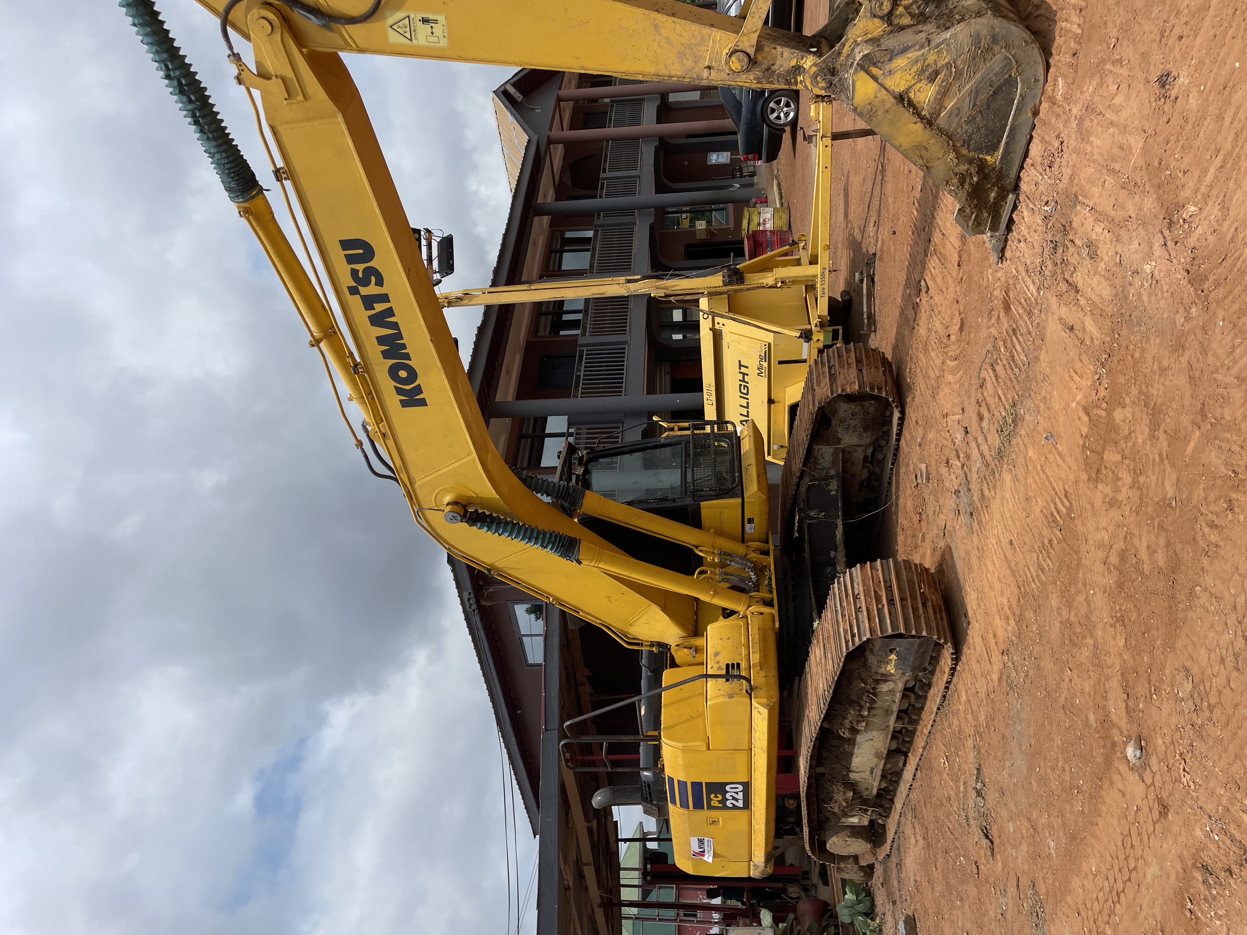 Komatsu Excavator PC220