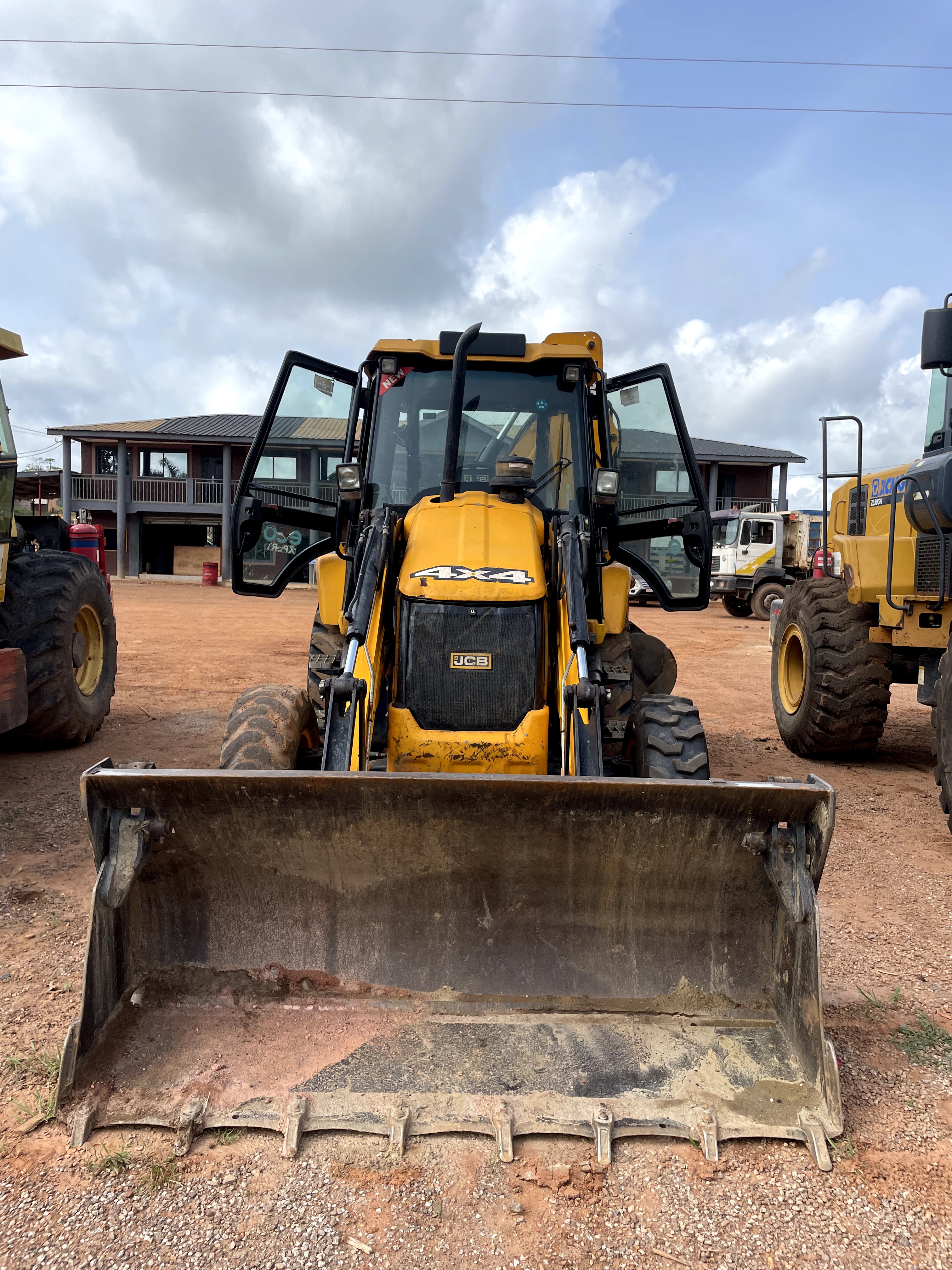 JCB Backhoe thumbnail 2
